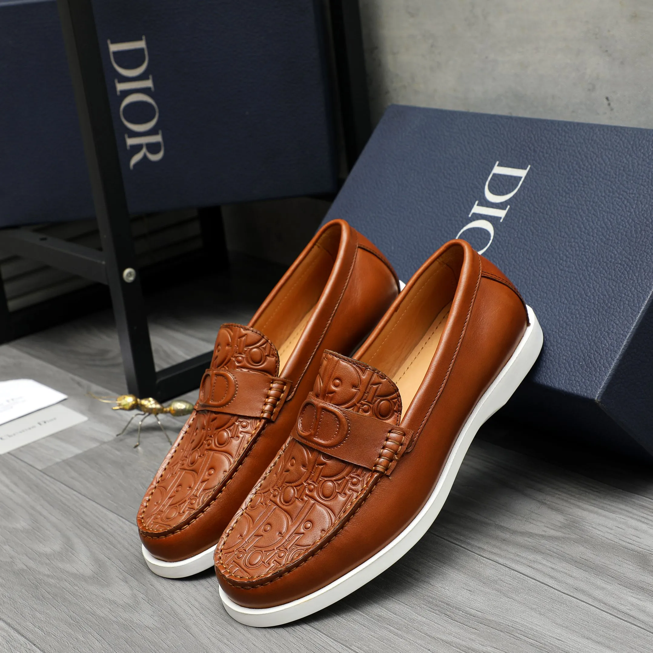 Men's shoes 💰460 Product trademark: Dior "Dior" casual slip-on leather shoes Regular size: 39-44 Product material: Selected cowhide embossed upper, cowhide lining, rubber outsole